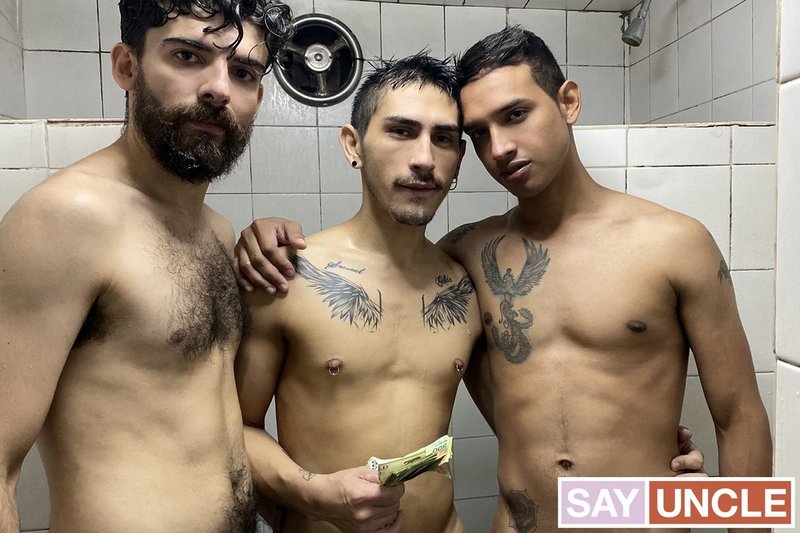 Trio torride sous la douche